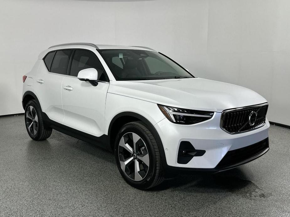 new 2025 Volvo XC40 car, priced at $46,815