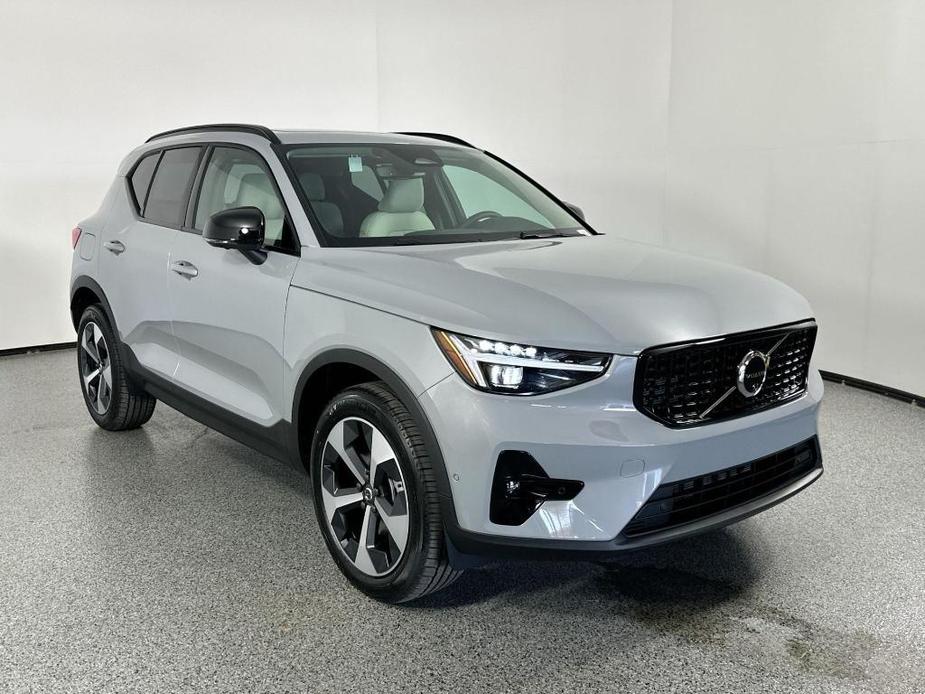 new 2025 Volvo XC40 car, priced at $46,265