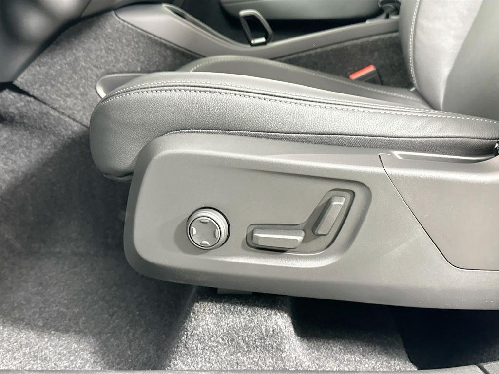 new 2025 Volvo XC40 car, priced at $44,485