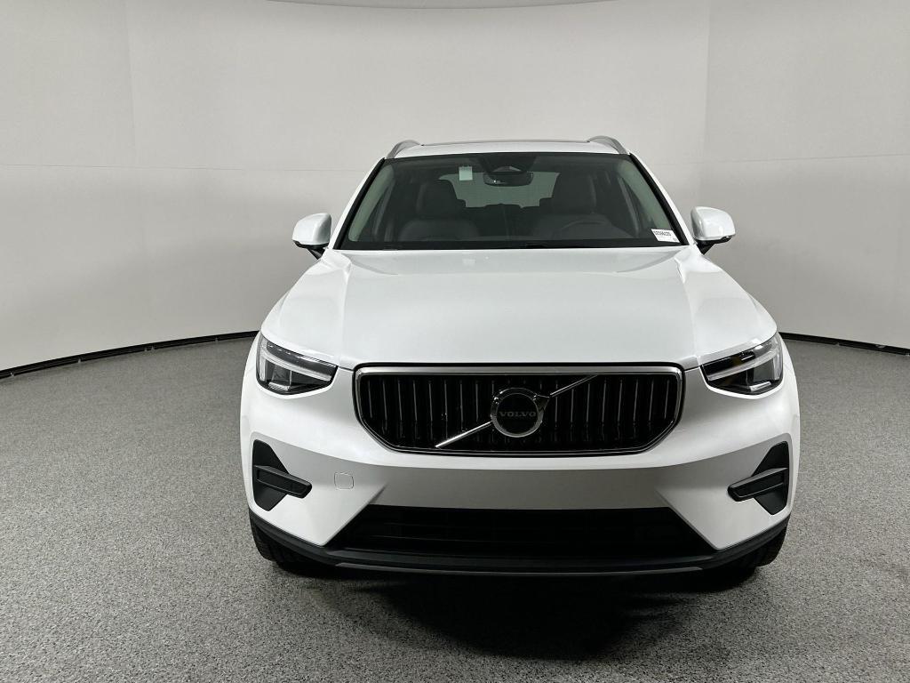 new 2025 Volvo XC40 car, priced at $44,485