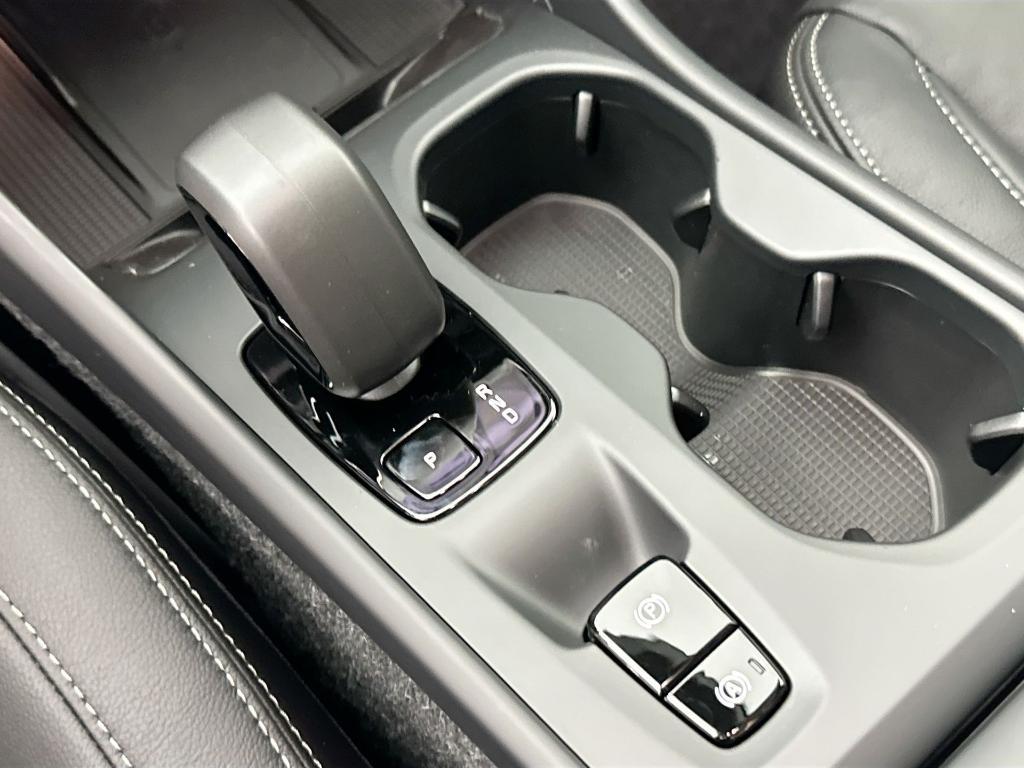 new 2025 Volvo XC40 car, priced at $44,485