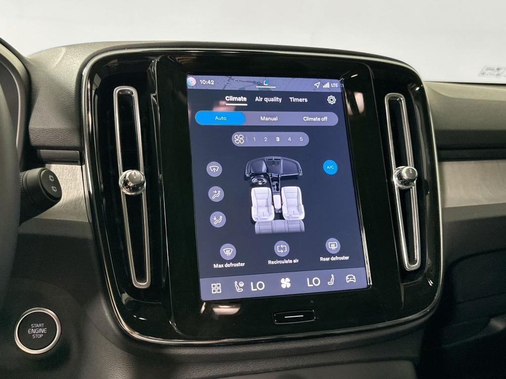 new 2026 Volvo XC40 car