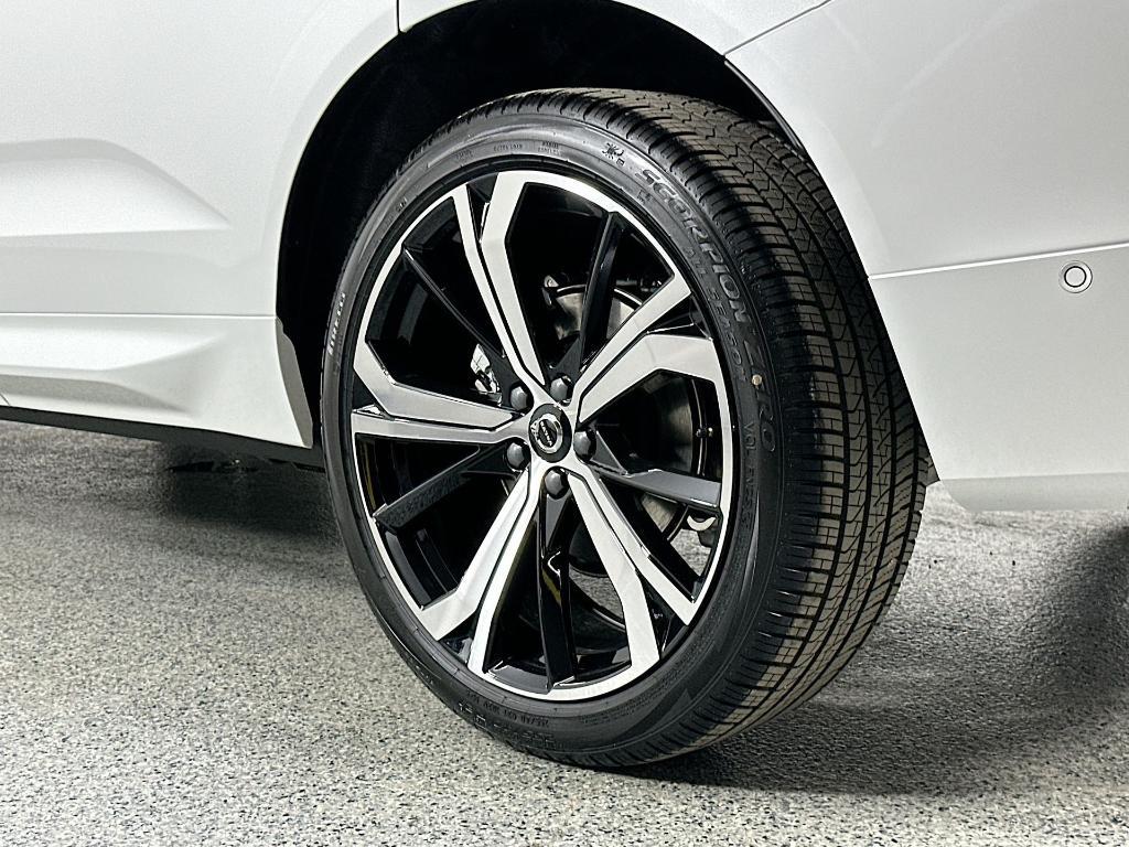 new 2025 Volvo XC60 car, priced at $53,977