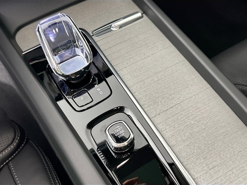 new 2025 Volvo XC60 car, priced at $53,977