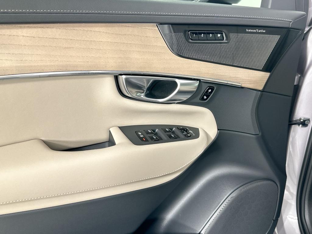 new 2026 Volvo XC90 car, priced at $68,245