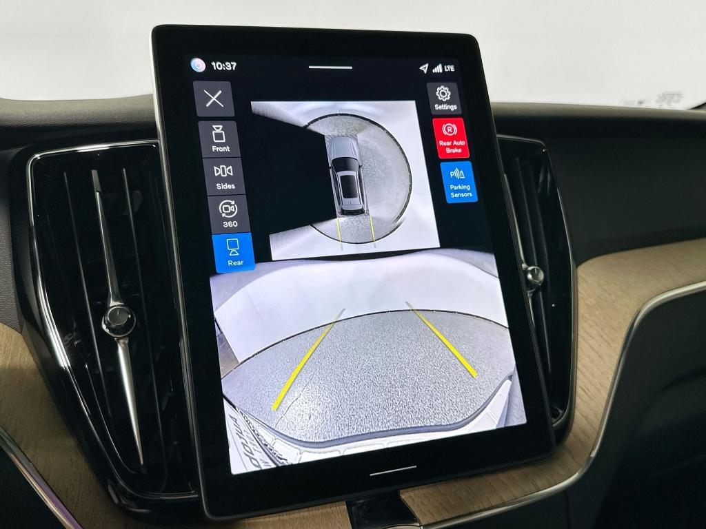 new 2026 Volvo XC60 car, priced at $57,985