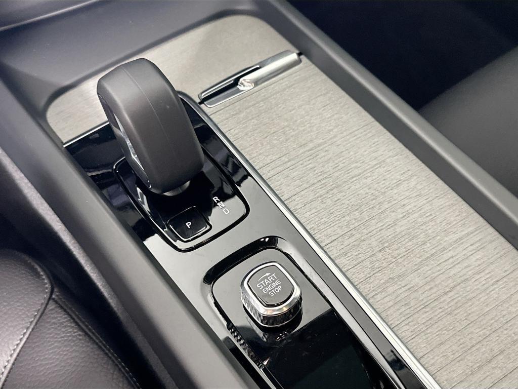 new 2025 Volvo XC60 car, priced at $52,795