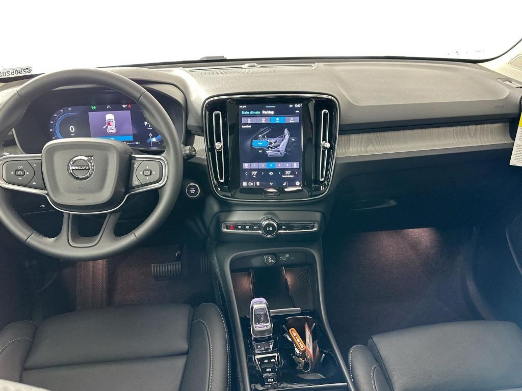 new 2025 Volvo XC40 car, priced at $39,988