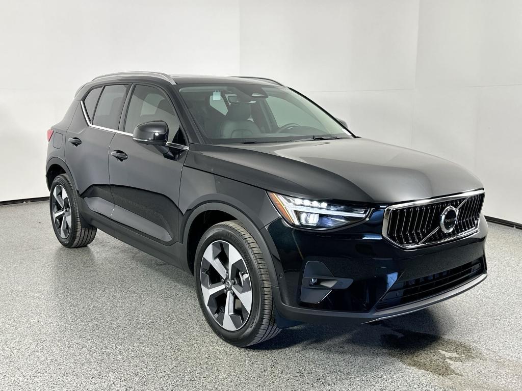 new 2025 Volvo XC40 car, priced at $46,815