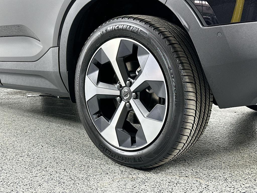 new 2025 Volvo XC40 car, priced at $39,988