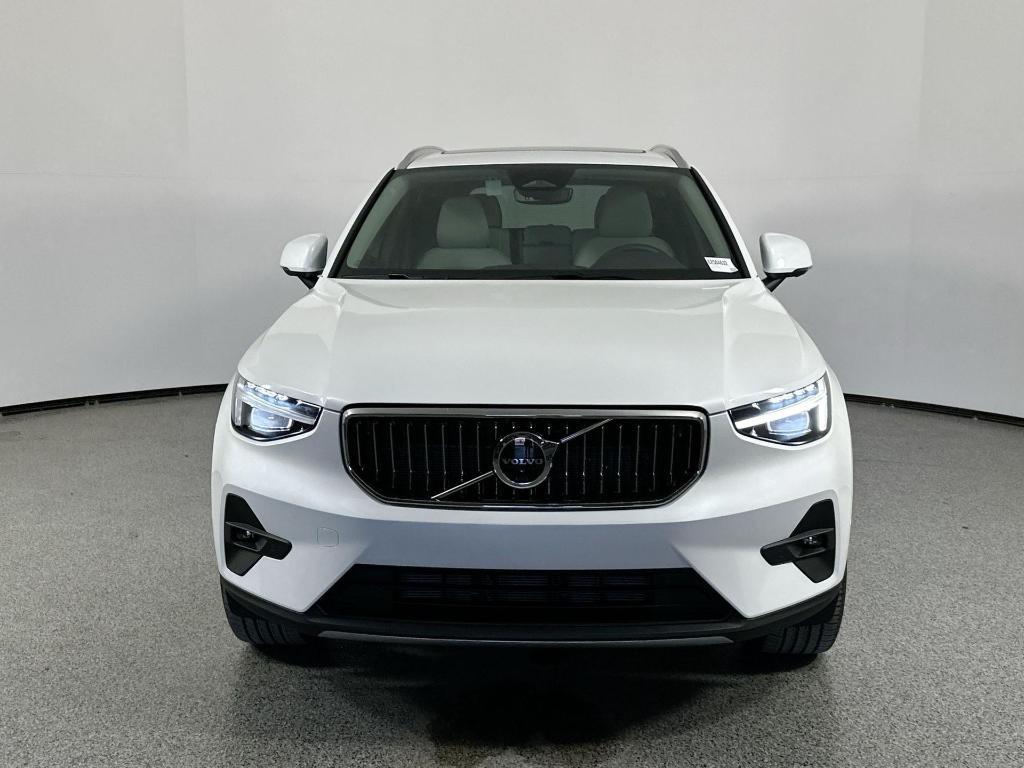 new 2025 Volvo XC40 car, priced at $46,265