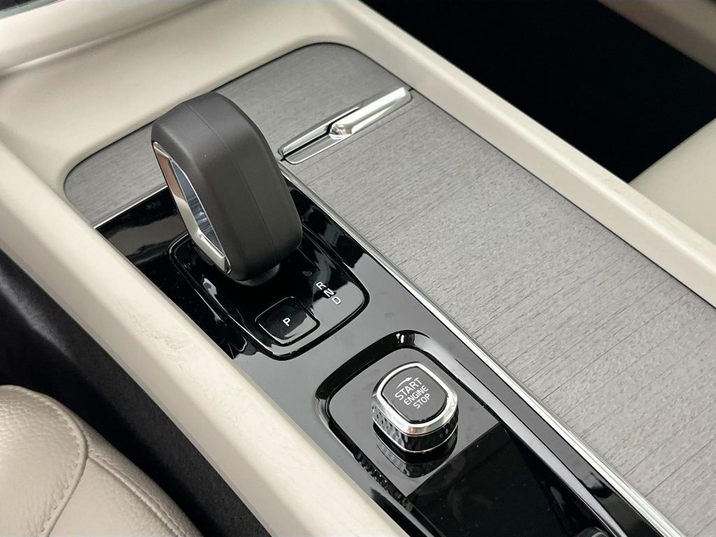 new 2025 Volvo XC60 car, priced at $55,710