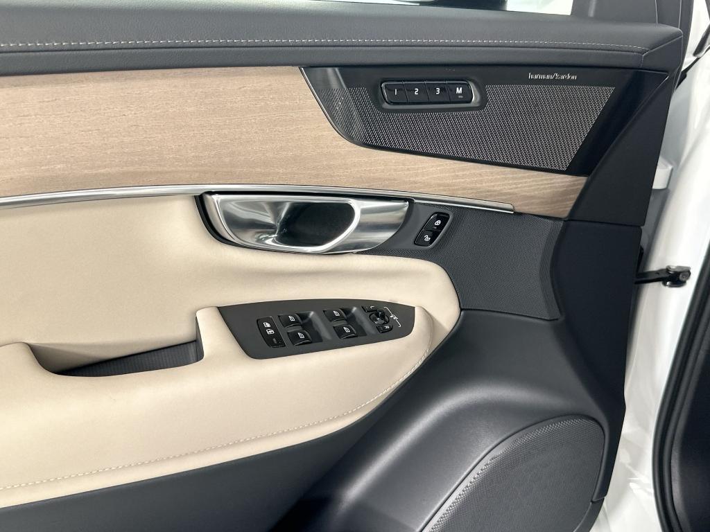 new 2026 Volvo XC90 car, priced at $75,155