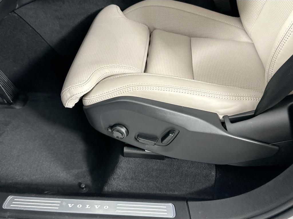 new 2026 Volvo XC90 car, priced at $75,155