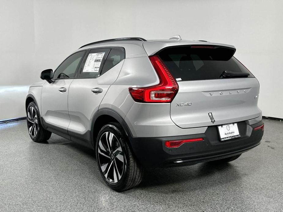 new 2025 Volvo XC40 car