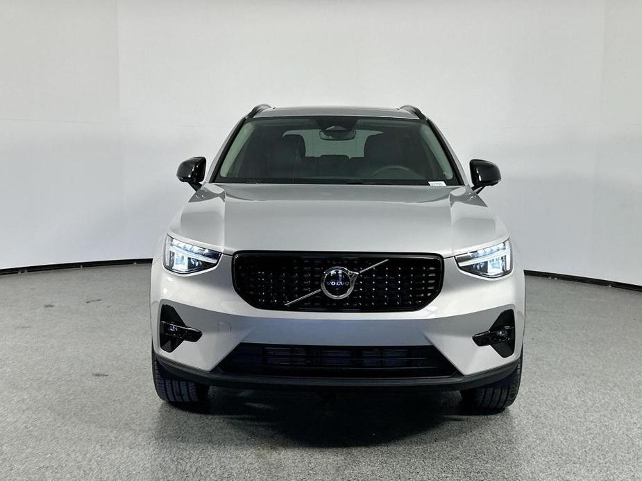 new 2025 Volvo XC40 car