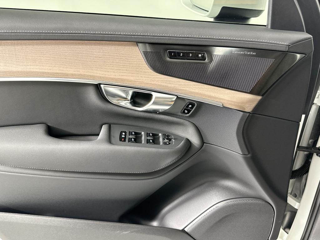 new 2025 Volvo XC90 Plug-In Hybrid car, priced at $66,805