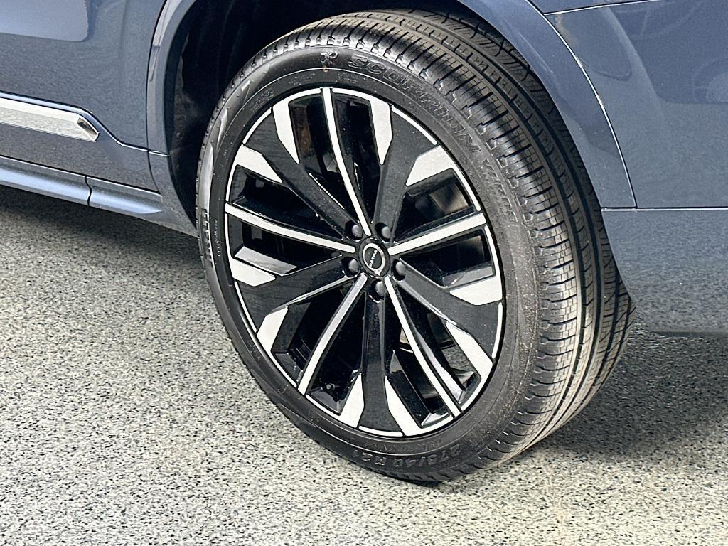 new 2025 Volvo XC90 car, priced at $55,984