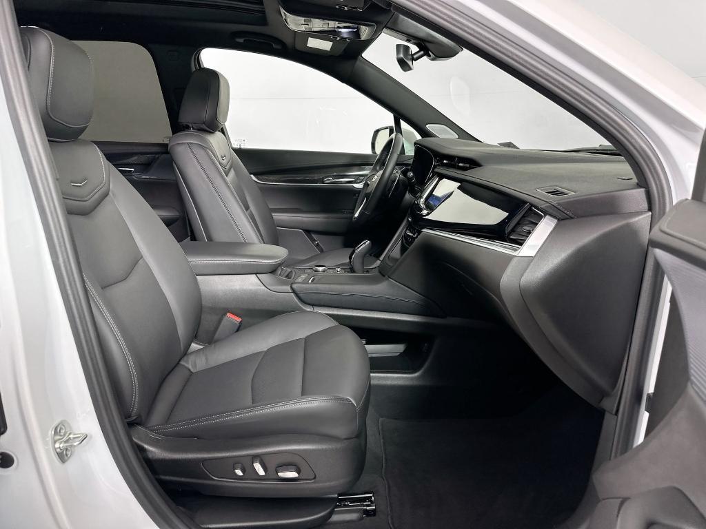 used 2024 Cadillac XT6 car, priced at $55,596