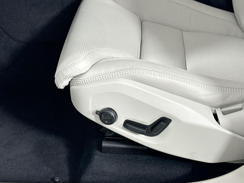 new 2025 Volvo XC60 car, priced at $55,441