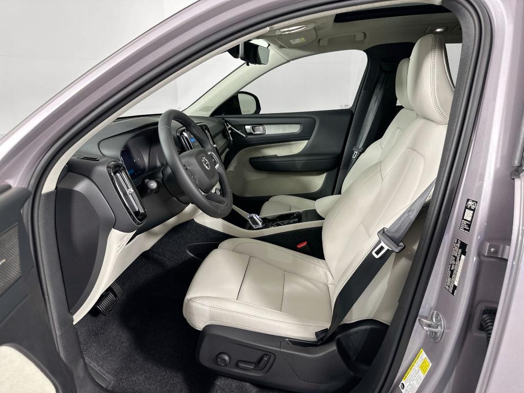 new 2026 Volvo XC40 car