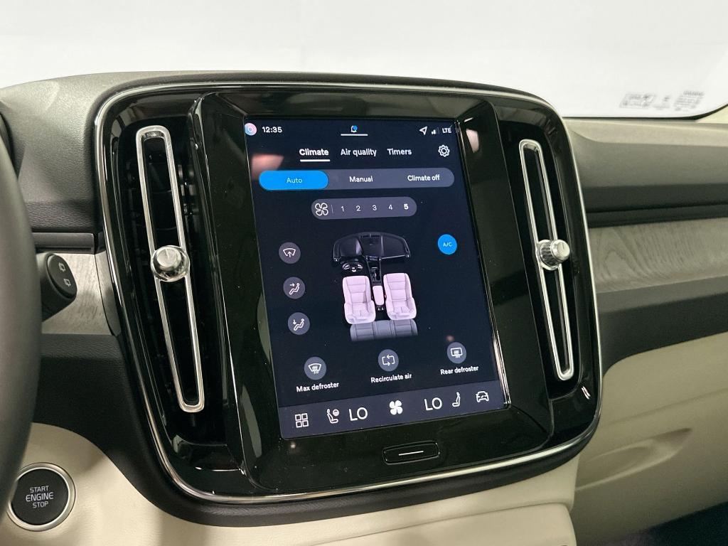 new 2026 Volvo XC40 car