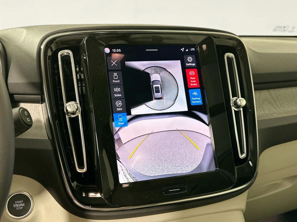 new 2026 Volvo XC40 car