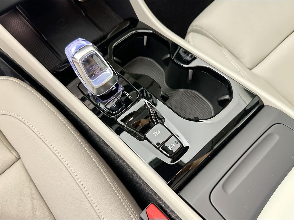 new 2026 Volvo XC40 car