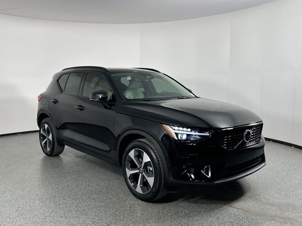 new 2025 Volvo XC40 car, priced at $45,645