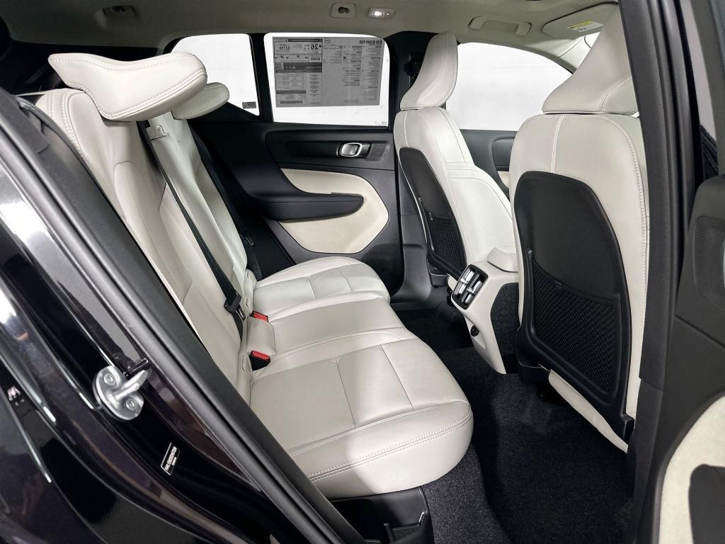 new 2025 Volvo XC40 car, priced at $39,988