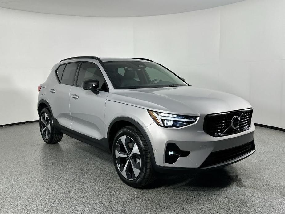 new 2025 Volvo XC40 car, priced at $46,818