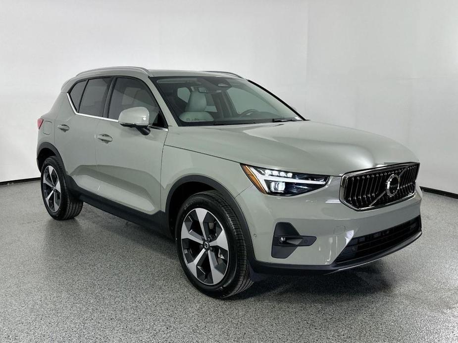 new 2025 Volvo XC40 car, priced at $44,491