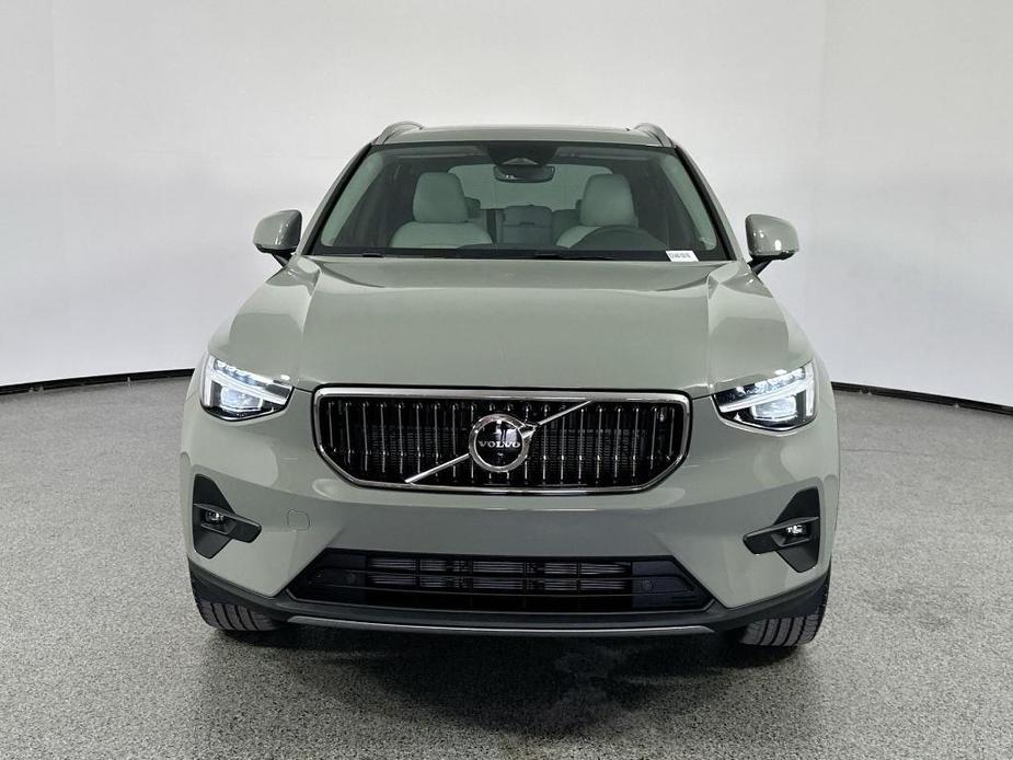 new 2025 Volvo XC40 car, priced at $44,491