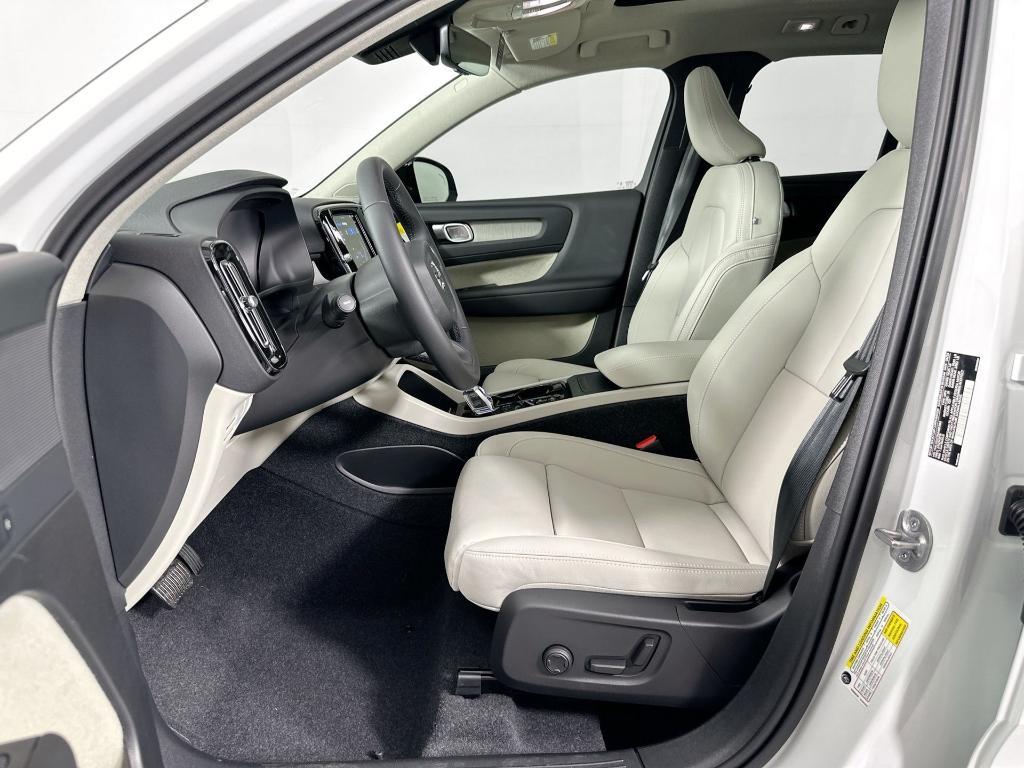 new 2025 Volvo XC40 car, priced at $47,315