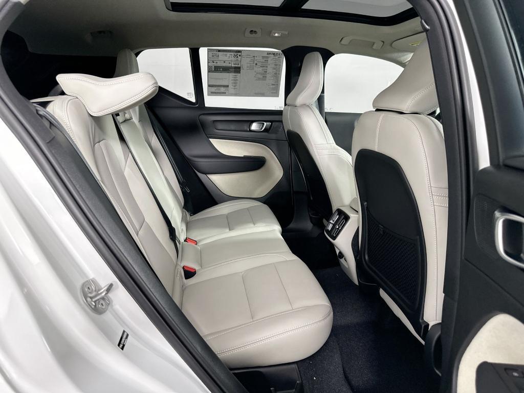 new 2025 Volvo XC40 car, priced at $38,889