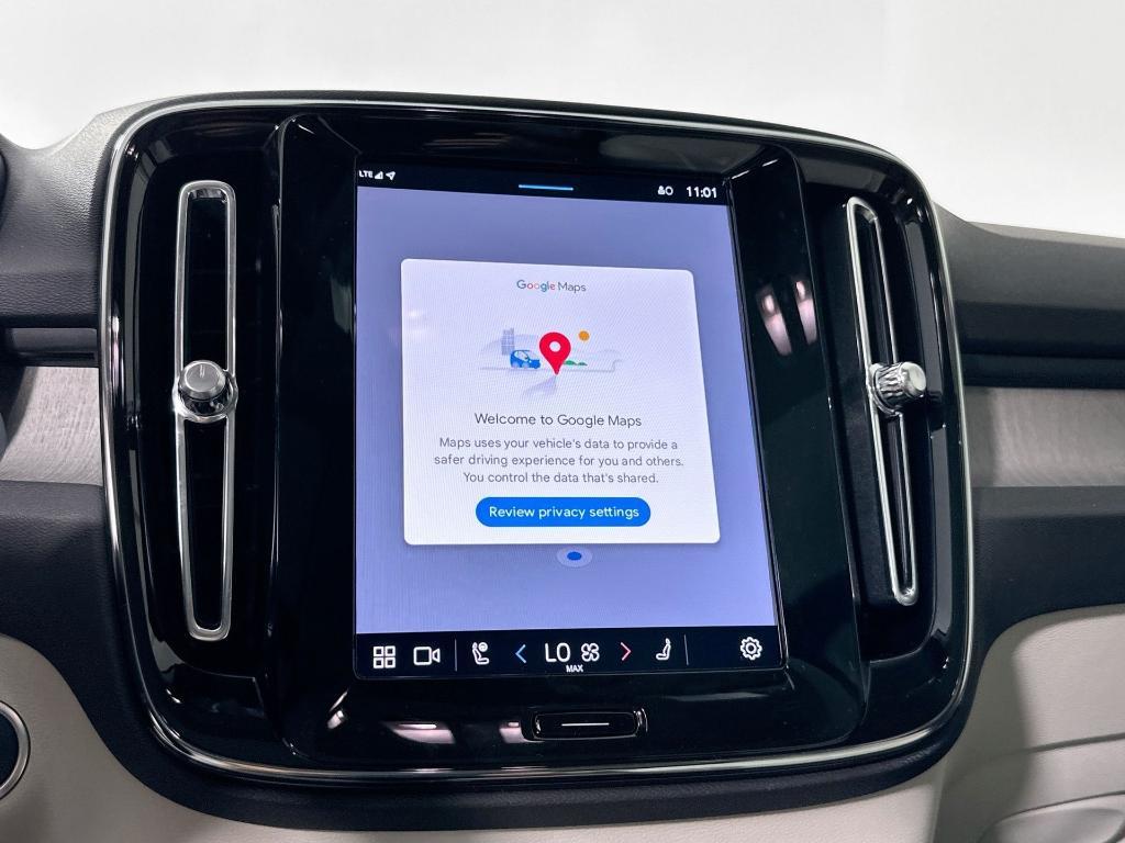 new 2025 Volvo XC40 car, priced at $47,315