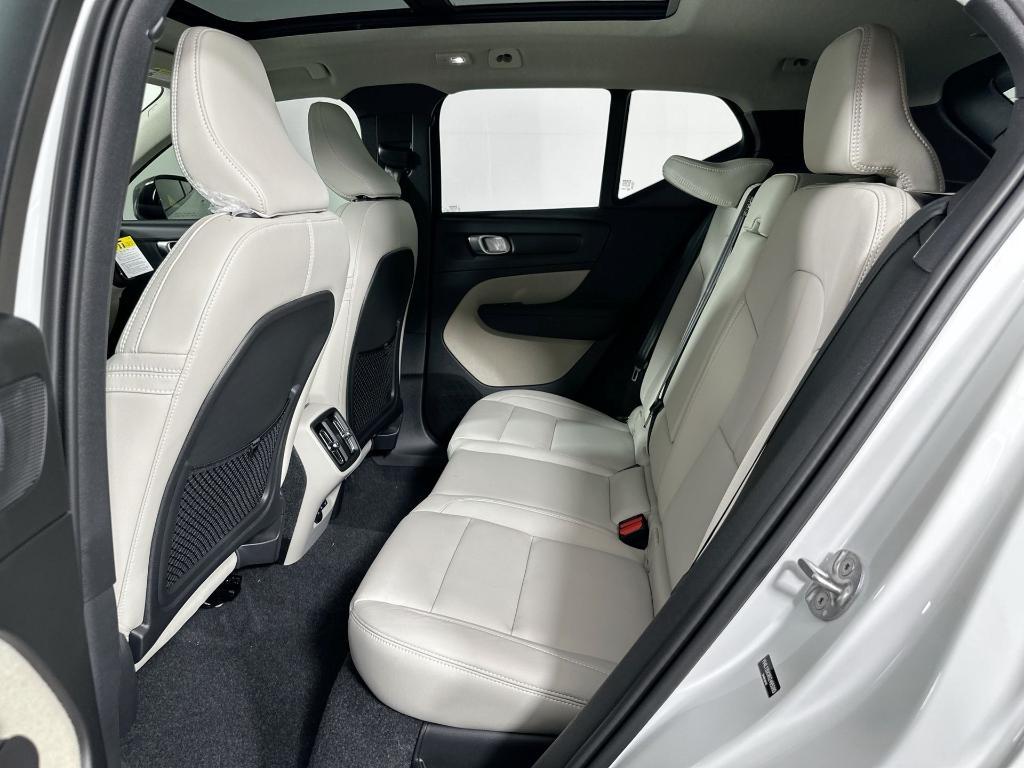 new 2025 Volvo XC40 car, priced at $47,315