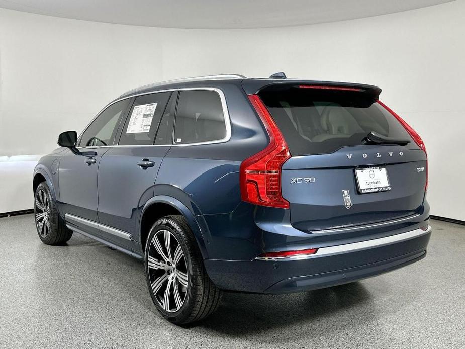 new 2025 Volvo XC90 Plug-In Hybrid car