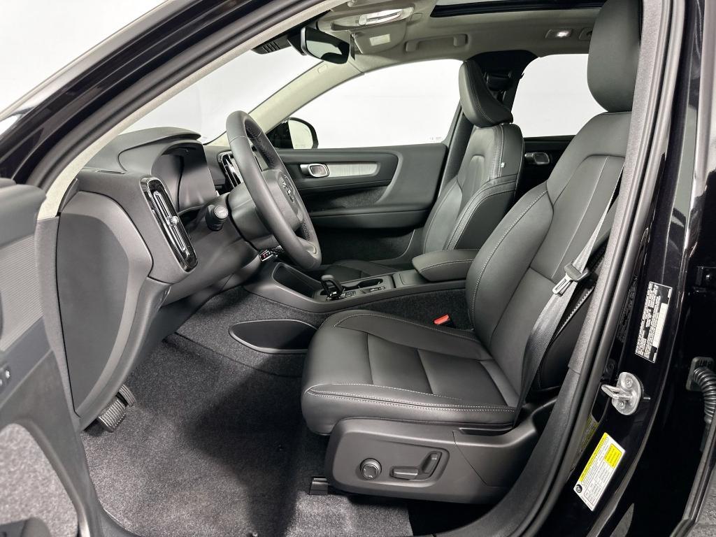 new 2025 Volvo XC40 car, priced at $44,215