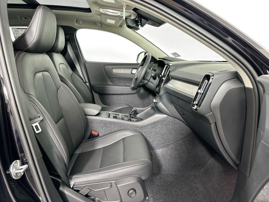 new 2025 Volvo XC40 car, priced at $44,215