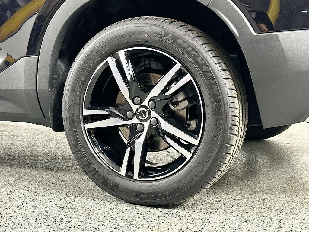 new 2025 Volvo XC40 car, priced at $36,215