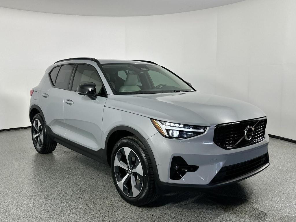 new 2025 Volvo XC40 car, priced at $47,315