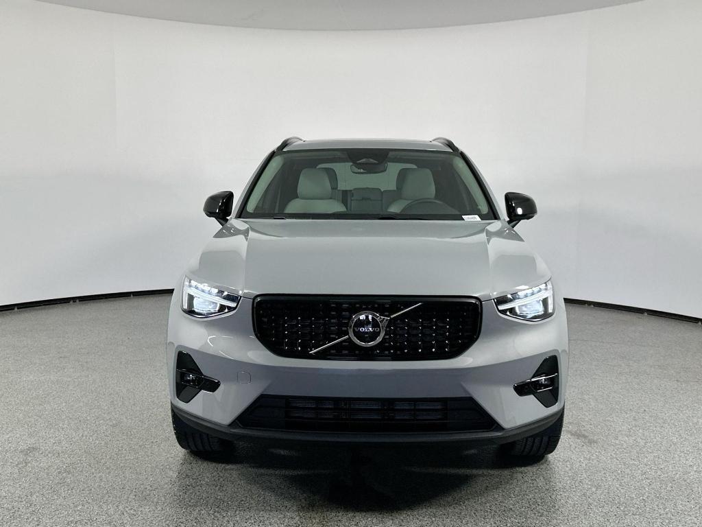 new 2025 Volvo XC40 car, priced at $47,315