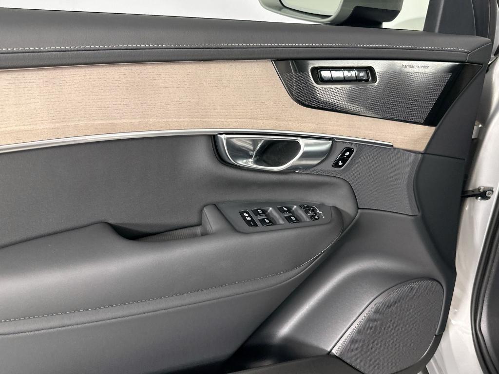 new 2025 Volvo XC90 Plug-In Hybrid car, priced at $72,991