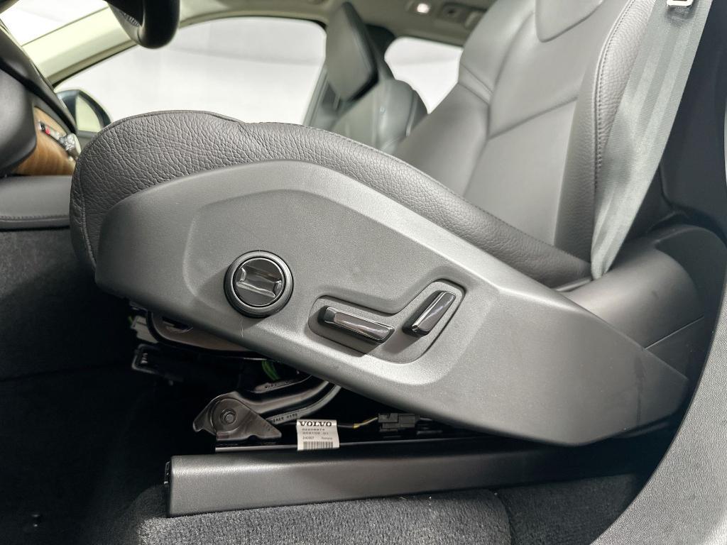 new 2025 Volvo XC90 car, priced at $68,065