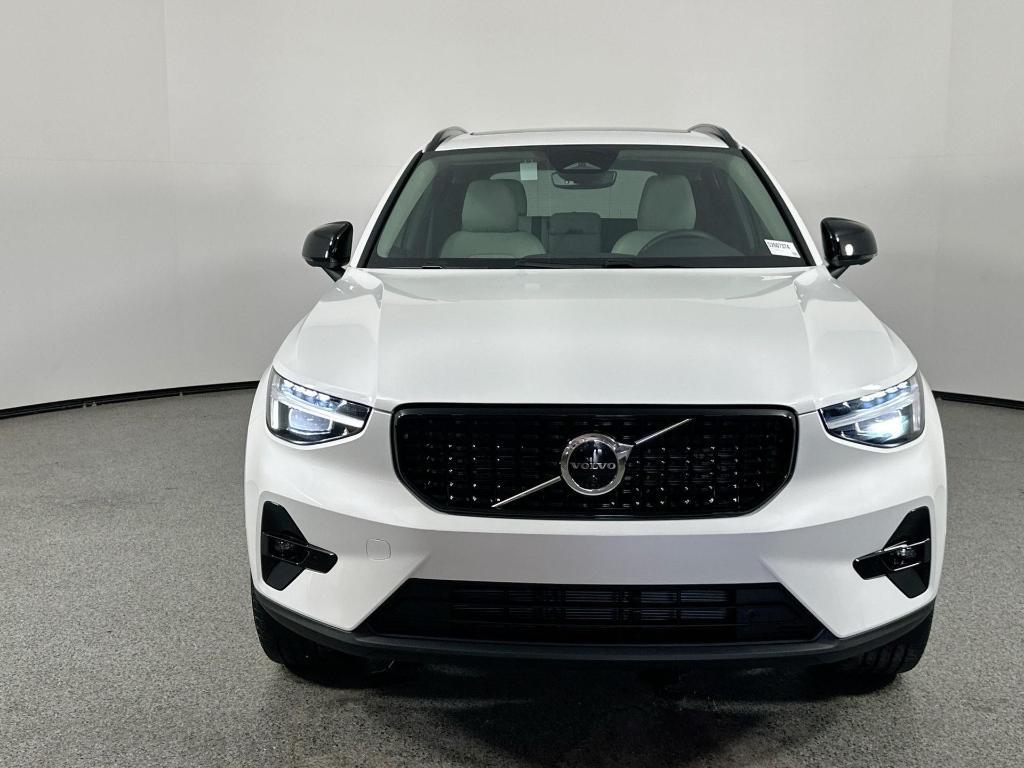 new 2025 Volvo XC40 car, priced at $48,335