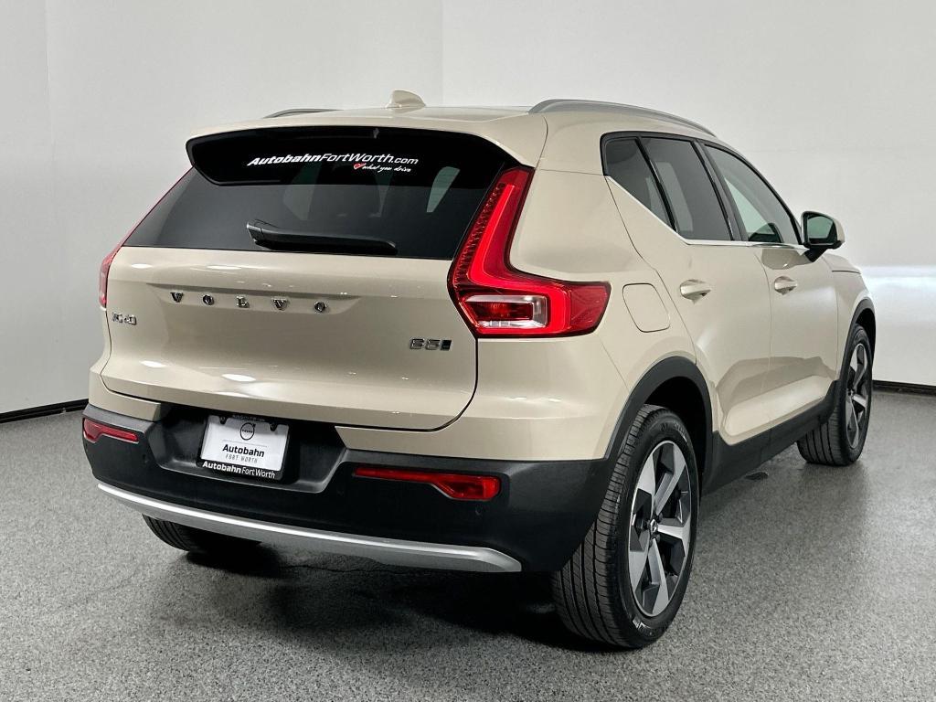 new 2025 Volvo XC40 car, priced at $45,000