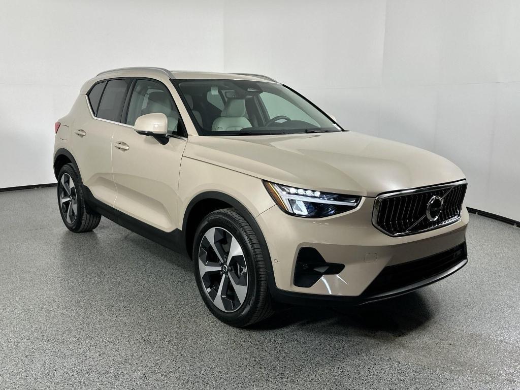 new 2025 Volvo XC40 car, priced at $45,000