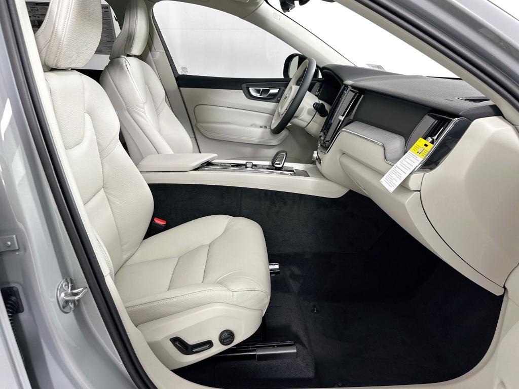 new 2025 Volvo XC60 car, priced at $47,085