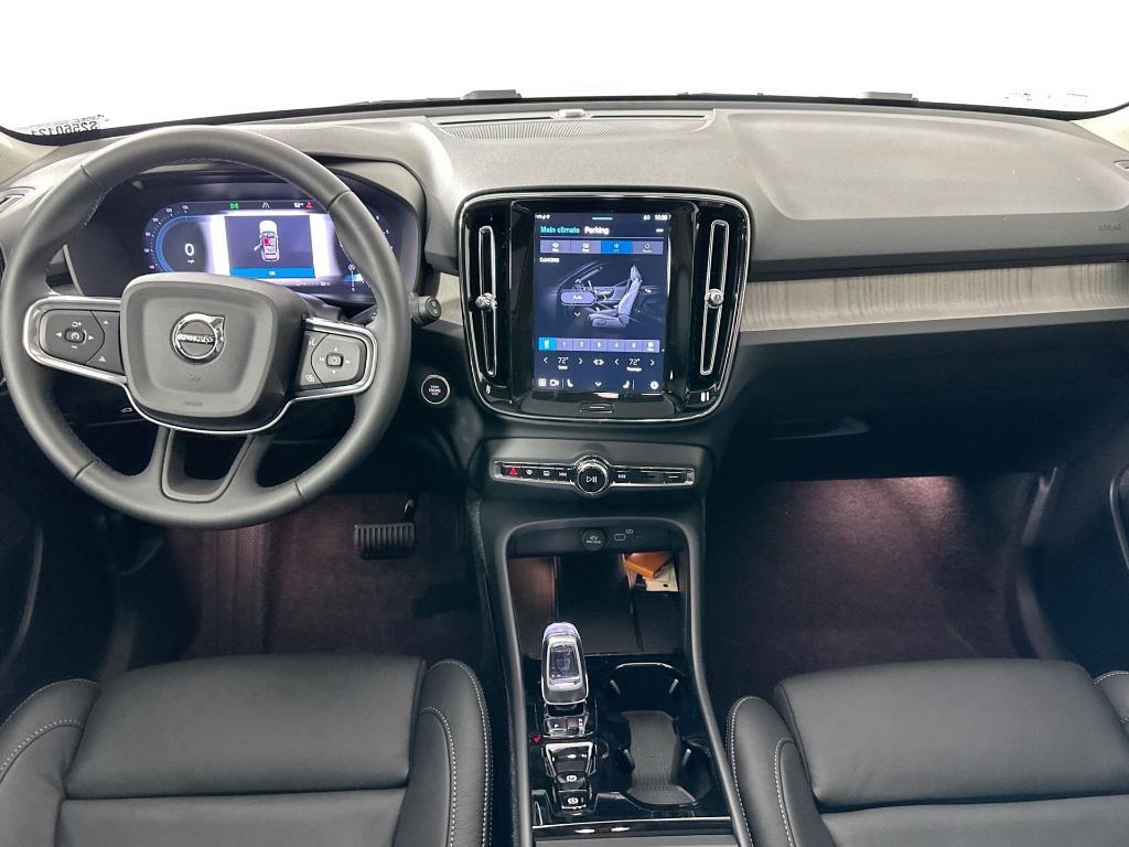 new 2025 Volvo XC40 car, priced at $34,685